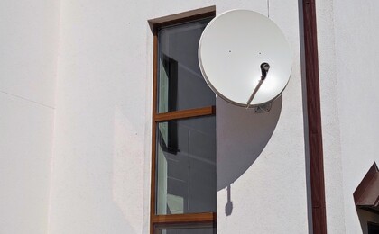 д.Задомля Минский район . Каналы  на арабском языке спутник Hotbird 13 градус